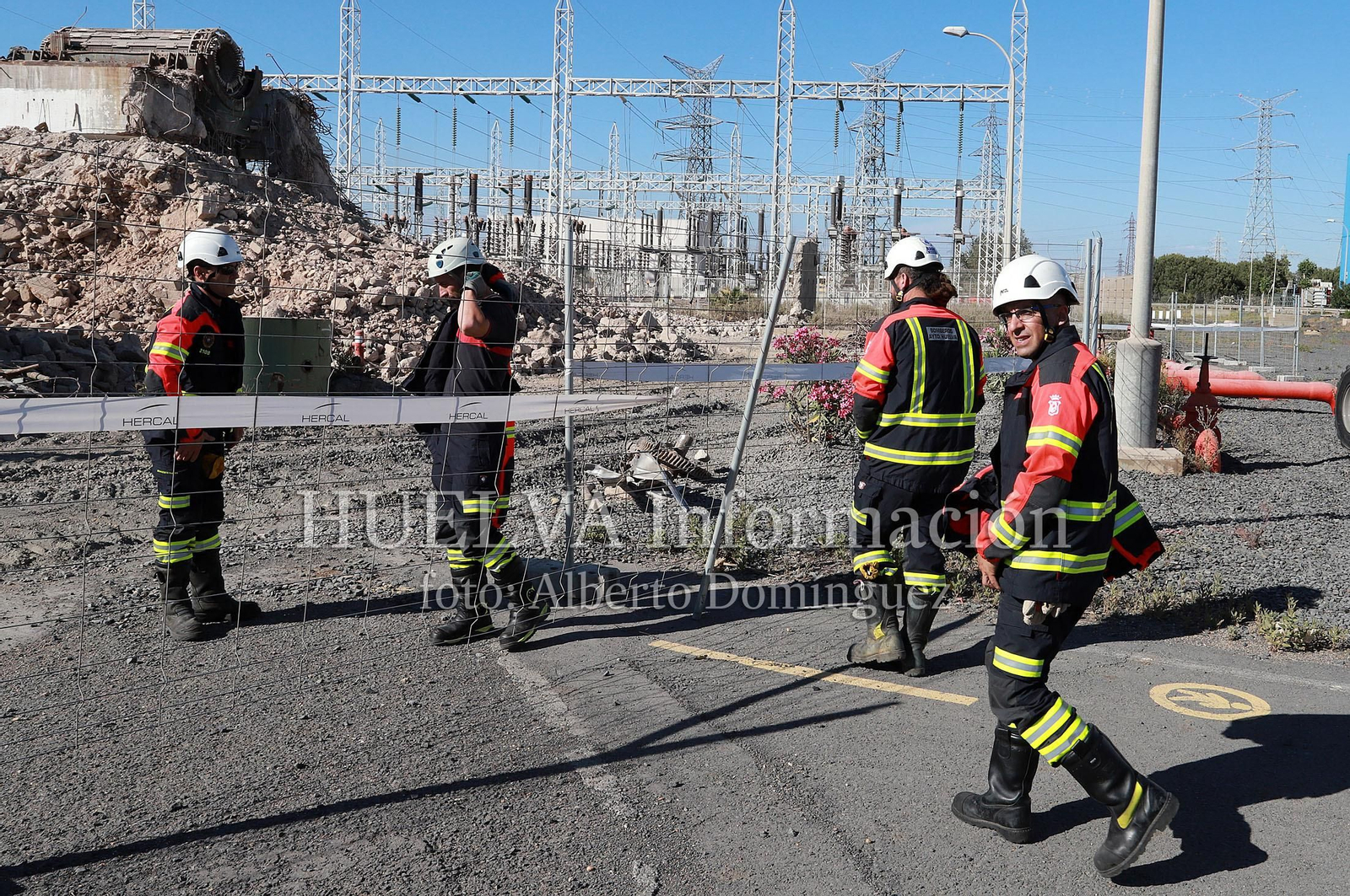 Imágenes del simulacro de los Bomberos de Huelva con la Unidad Canina