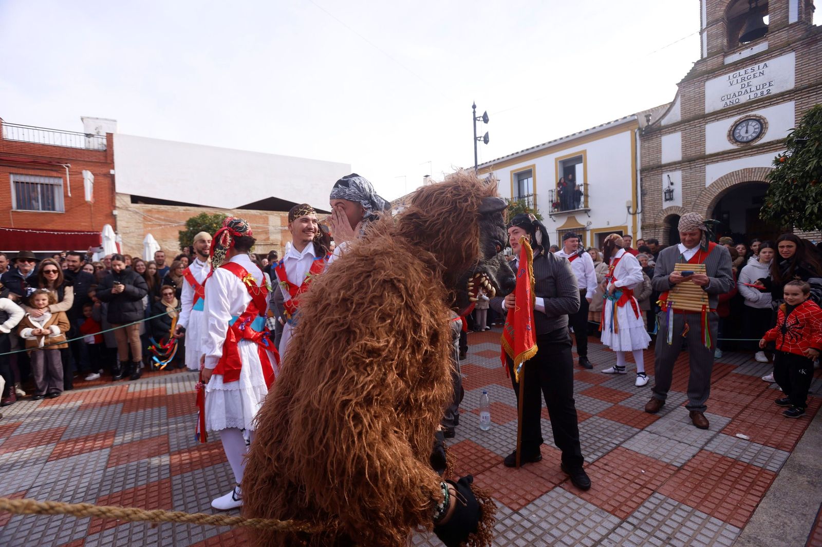 Las mejores imágenes de la Danza de los Locos y el Baile del Oso de Fuente Carreteros