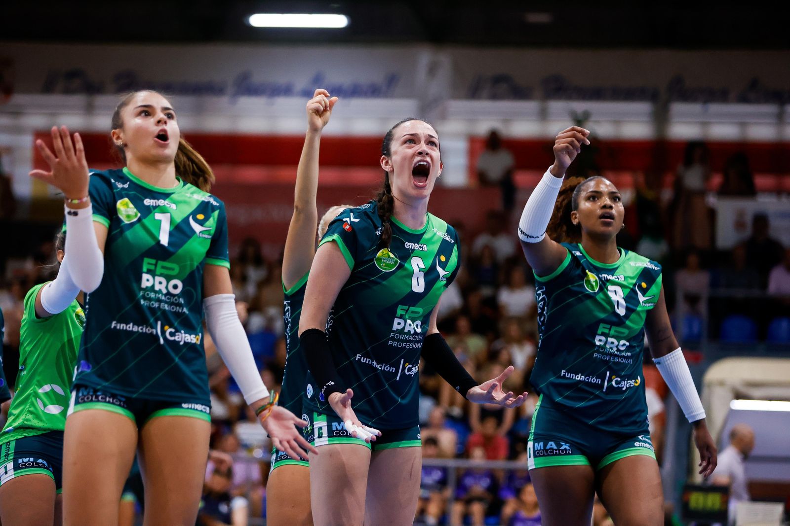 Las fotos del debut en Europa del FP Pro Voley Cajasol