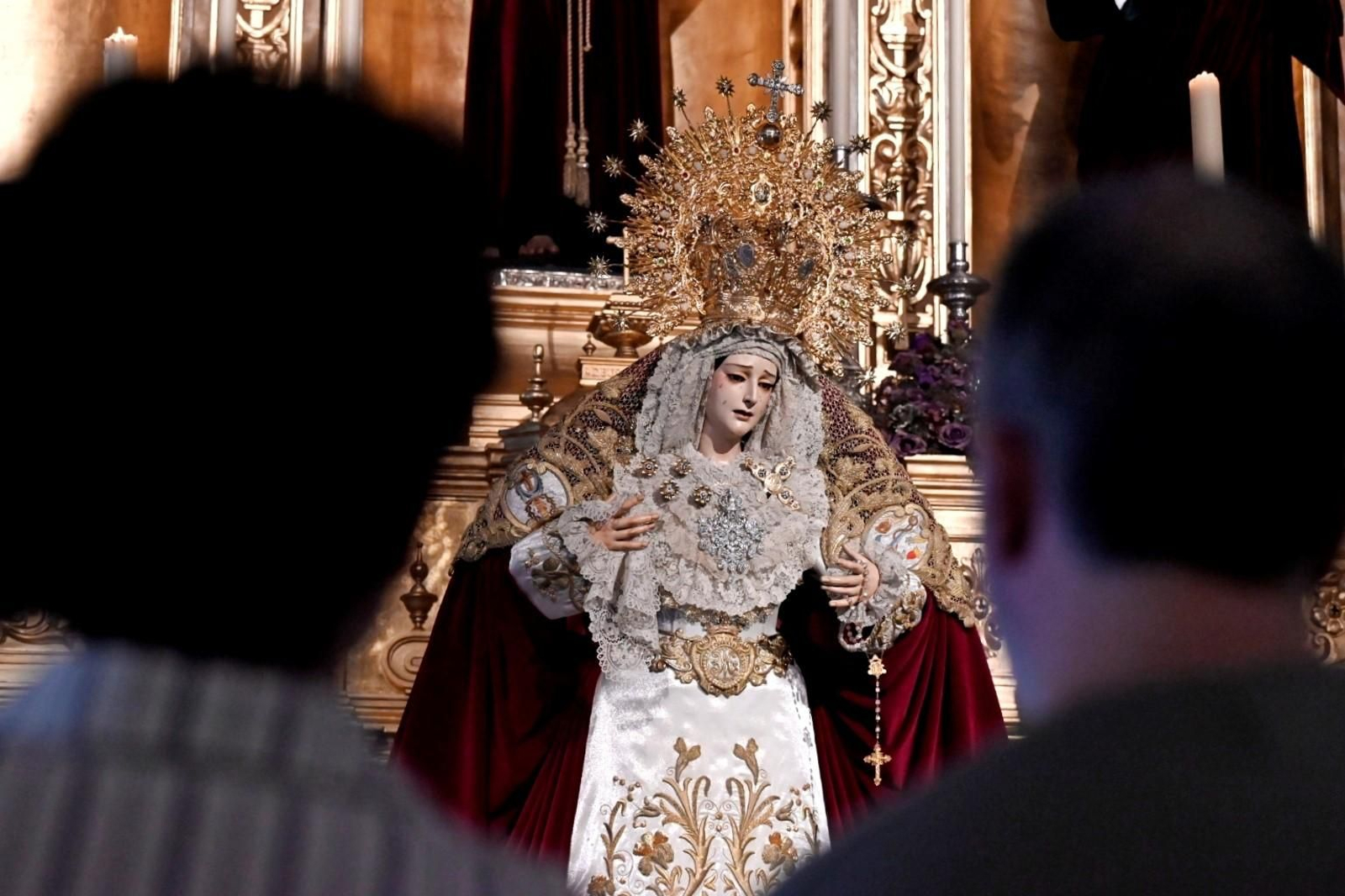 Las mejores fotos de la veneración de la Virgen de la Piedad de Córdoba tras su restauración Las mejores fotos de la veneración de la Virgen de la Piedad de Córdoba tras su restauración