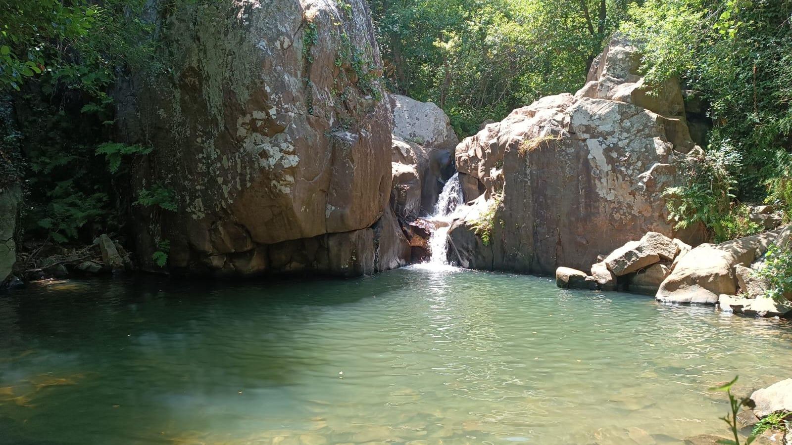 Cascada del río de la Miel