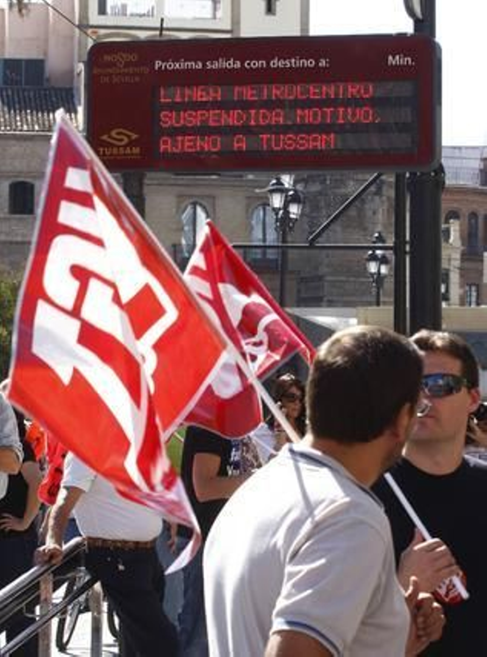 La Huelga General reúne a cientos de personas en el centro.

Foto: Belén Vargas