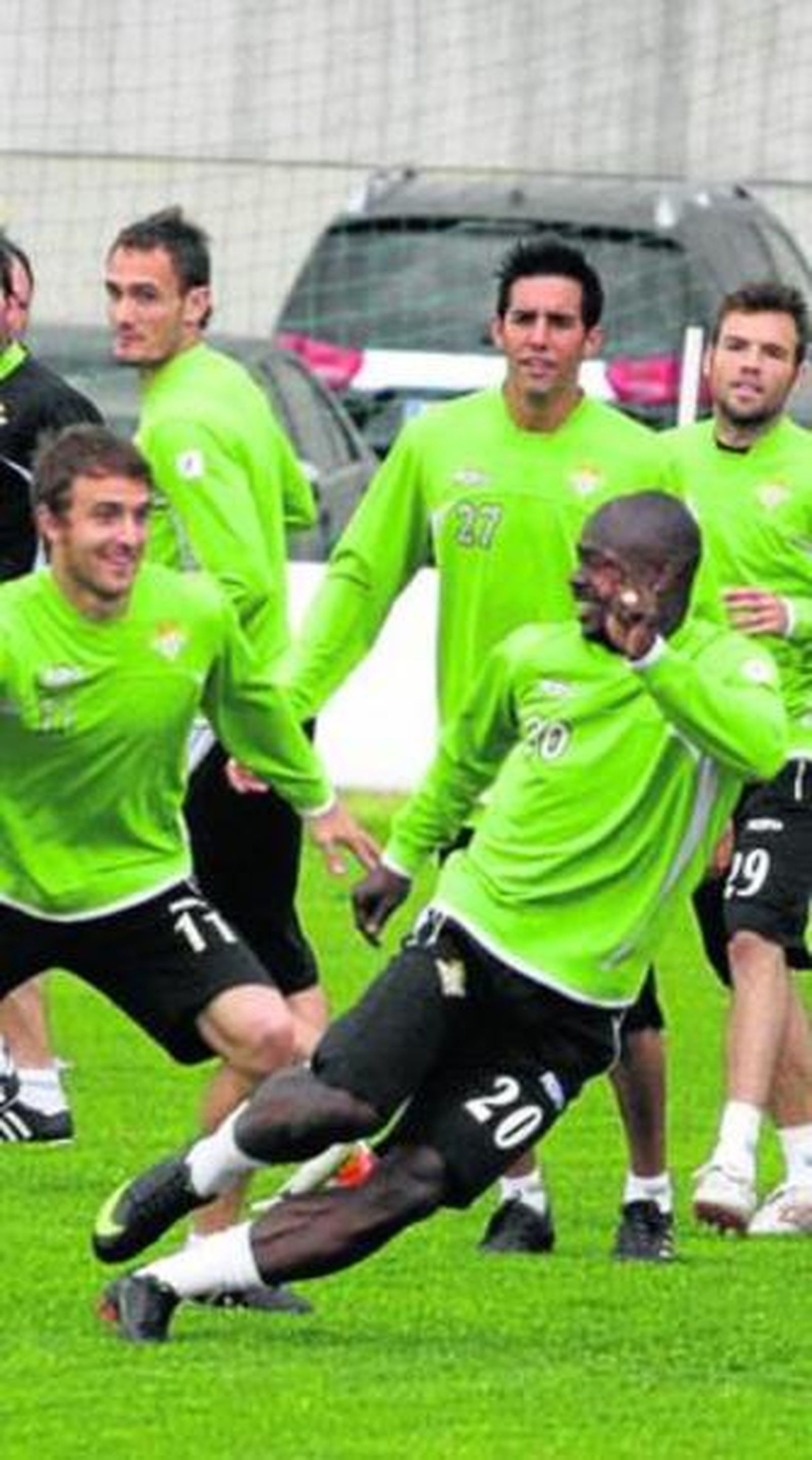 Emana se ejercita muy sonriente junto a Caffa.