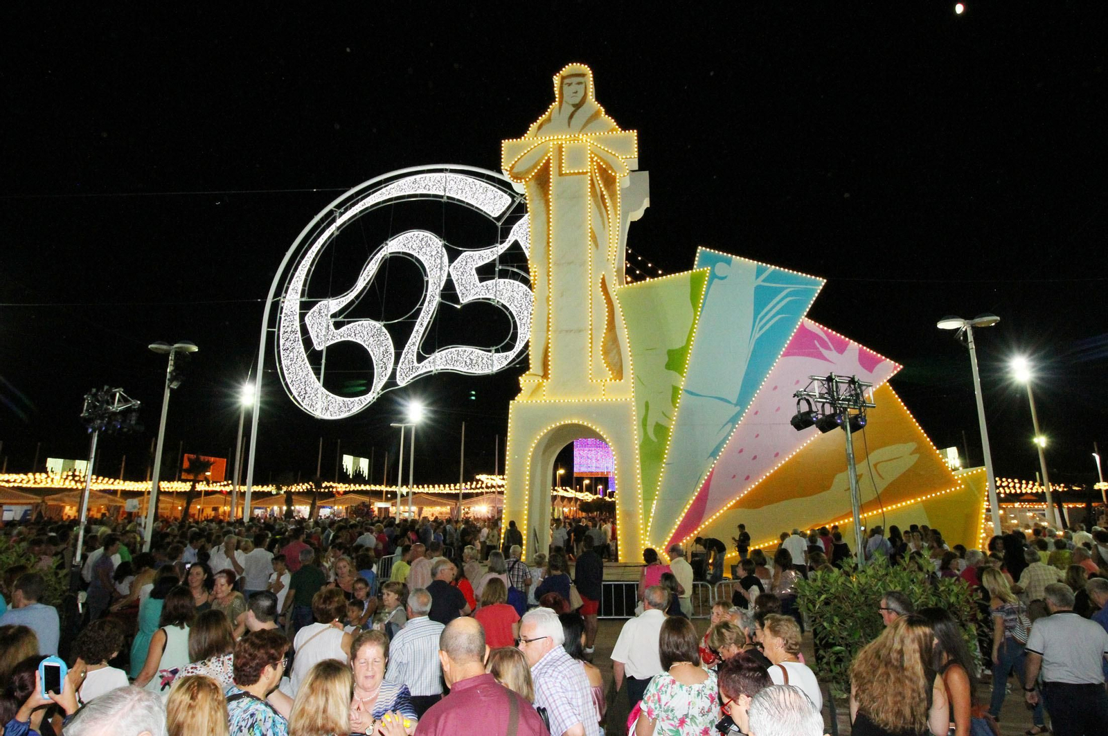 Imágenes de la inauguración oficial de las Fiestas Colombinas 2017.