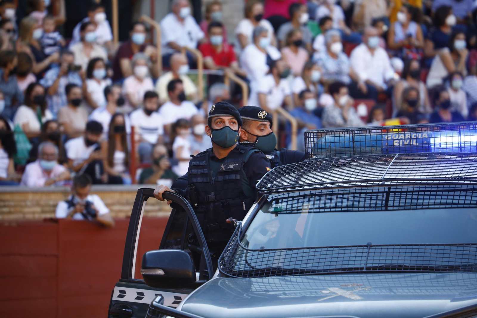 La impresionante exhibición de la Guardia Civil en la plaza de toros de Córdoba, en fotografías