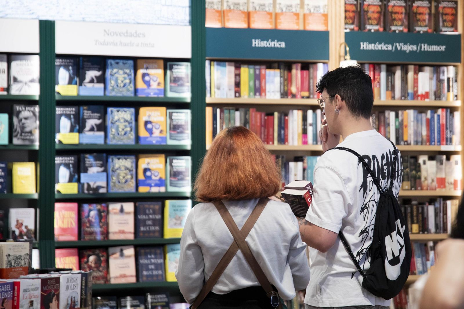 Las imágenes de la apertura de la Casa del Libro en el Centro Comercial Torrecárdenas de Almería