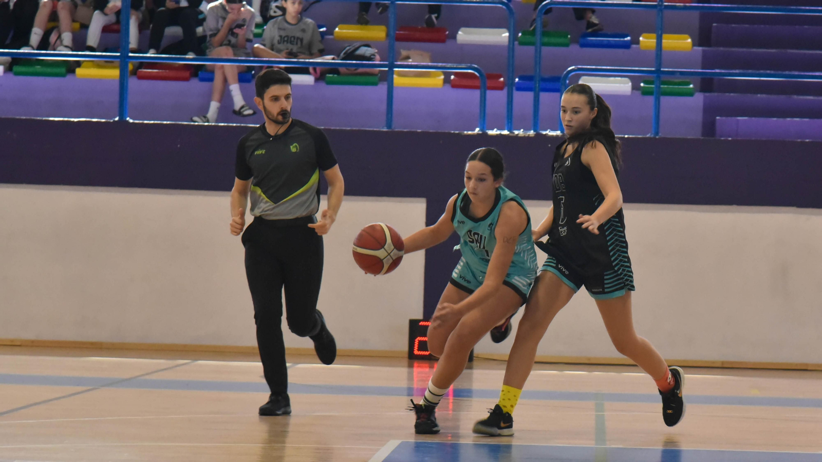 Las fotos de la ultima jornada del Andaluz infantil femenino de baloncesto en La Línea