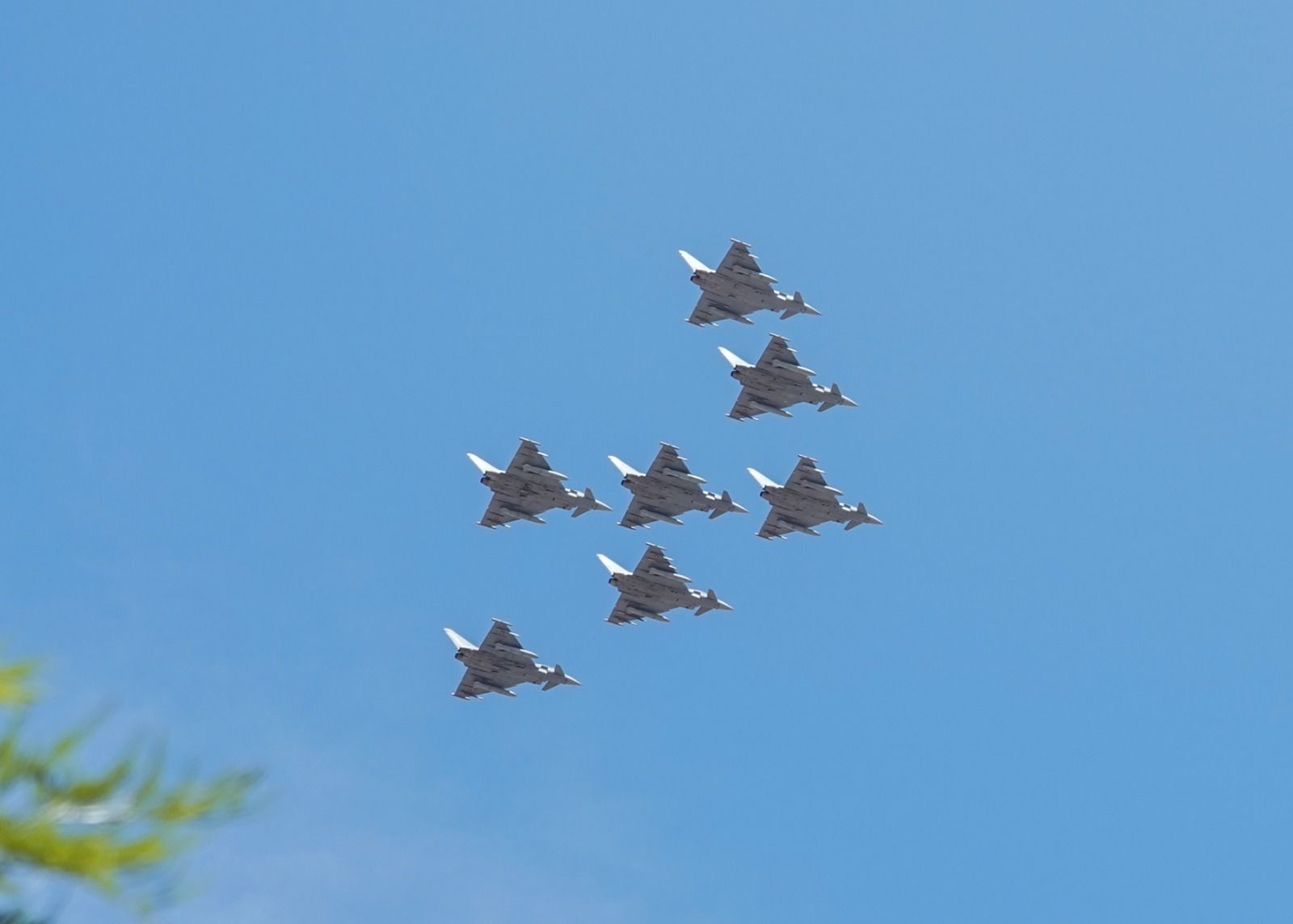 Ambiente en Granada durante el Día de las Fuerzas Armadas, en imágenes