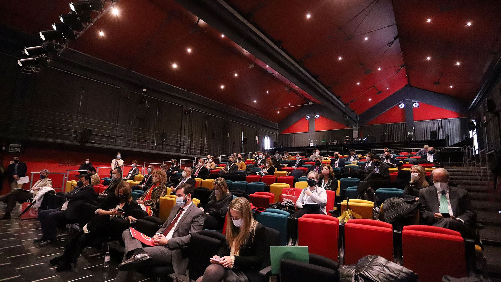 Asistentes a las jornadas celebradas en las Cocheras del Puerto.