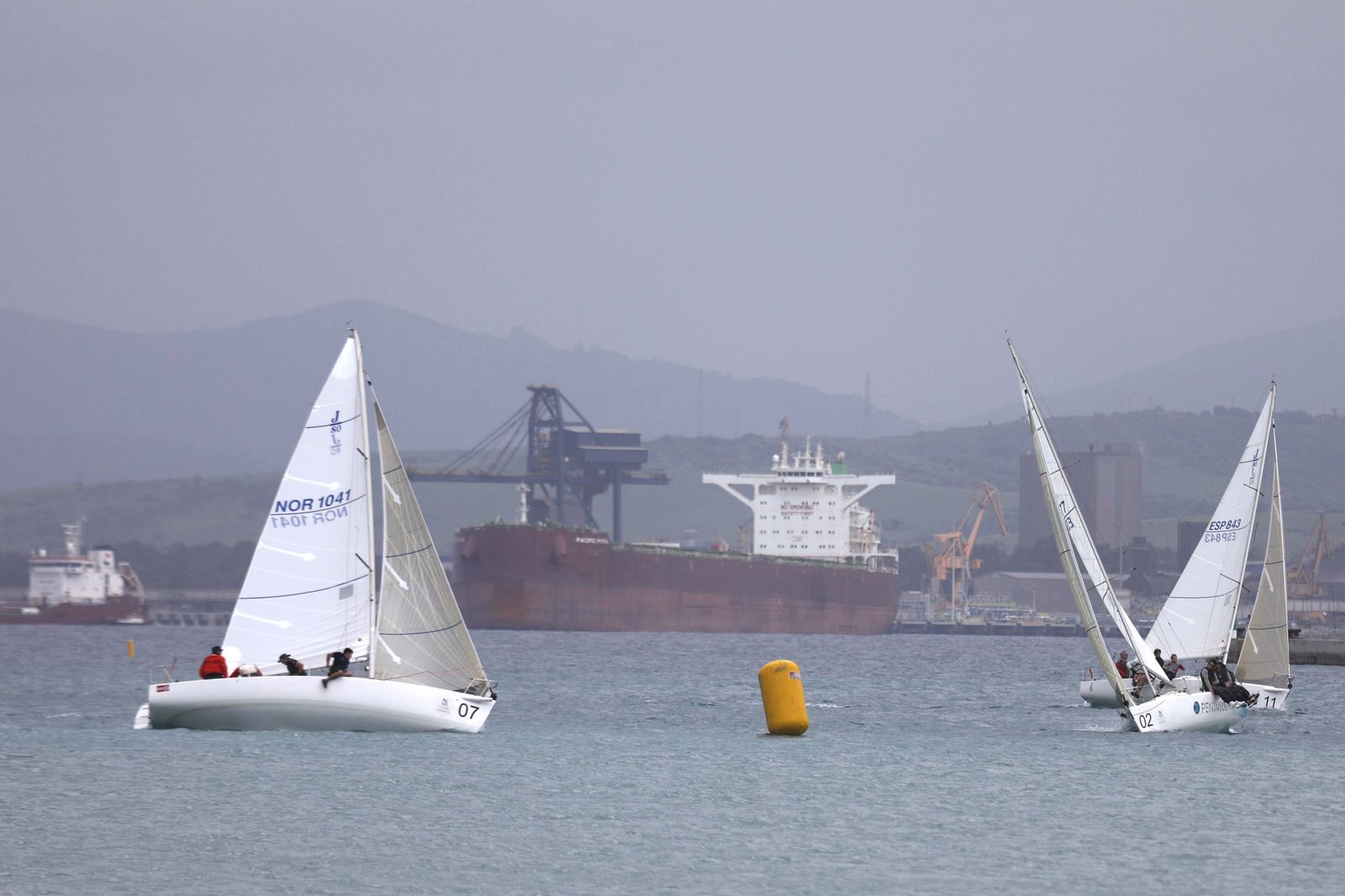 Las fotos de la primera jornada del Campeonato de Andalucía de vela J/80 en La Línea