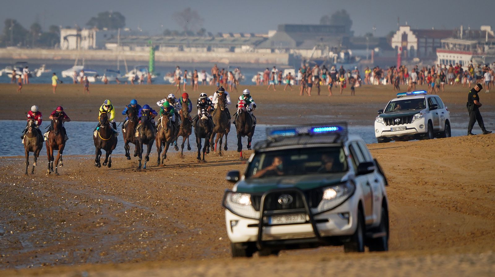 Gran ambiente en las carreras de caballos de Sanlúcar