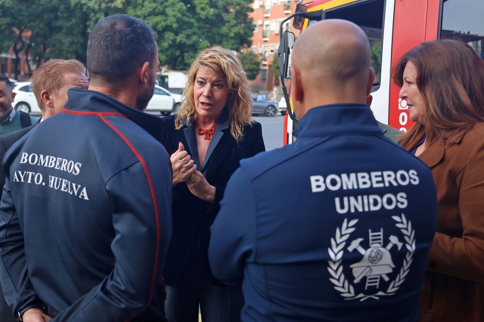 Imágenes de la partida de los bomberos de BUSF Huelva hacia Valencia