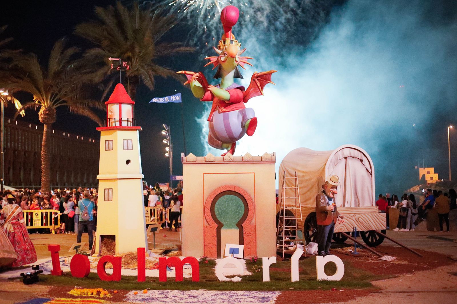 La cremá de las fallas cierra el ‘Fallers pel Món’ en imágenes