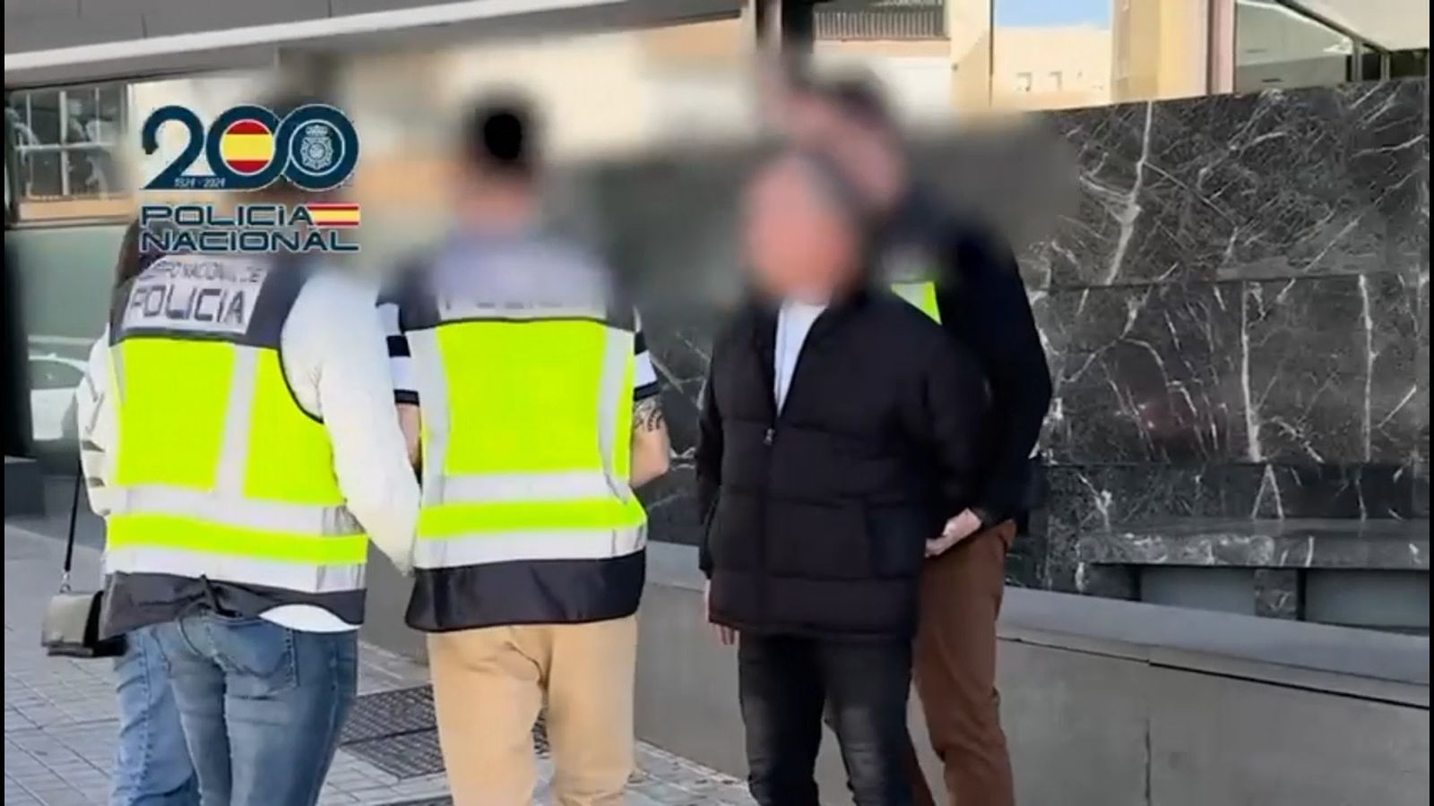 El detenido que quedó libre y volvió a amenazar y robar al tendero que lo amenazó