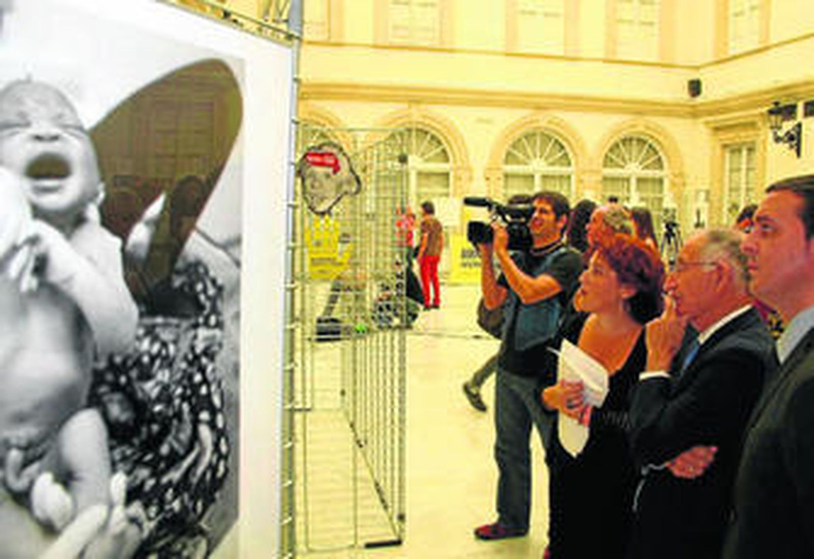 Tras la presentación hubo un recorrido por el Patio de Luces de la Diputación Provincial.