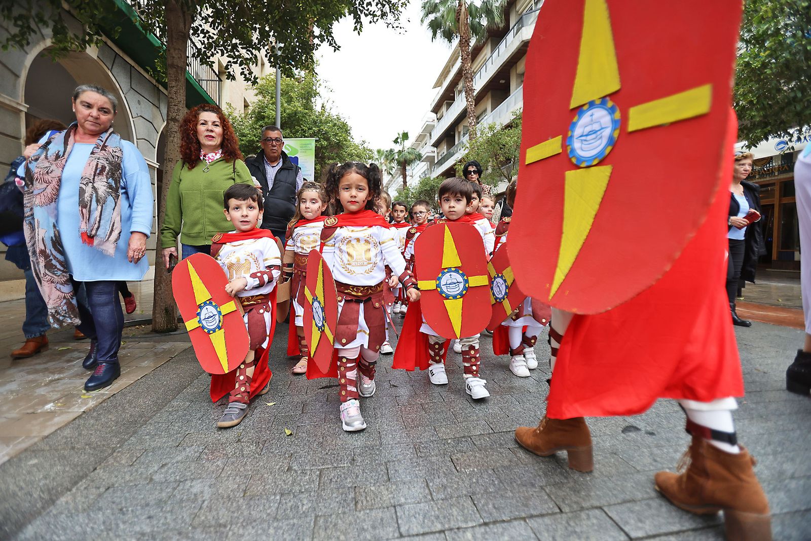 Imágenes del desfile “Un paseo por la historia”  de los niños del colegio Funcadia de Huelva