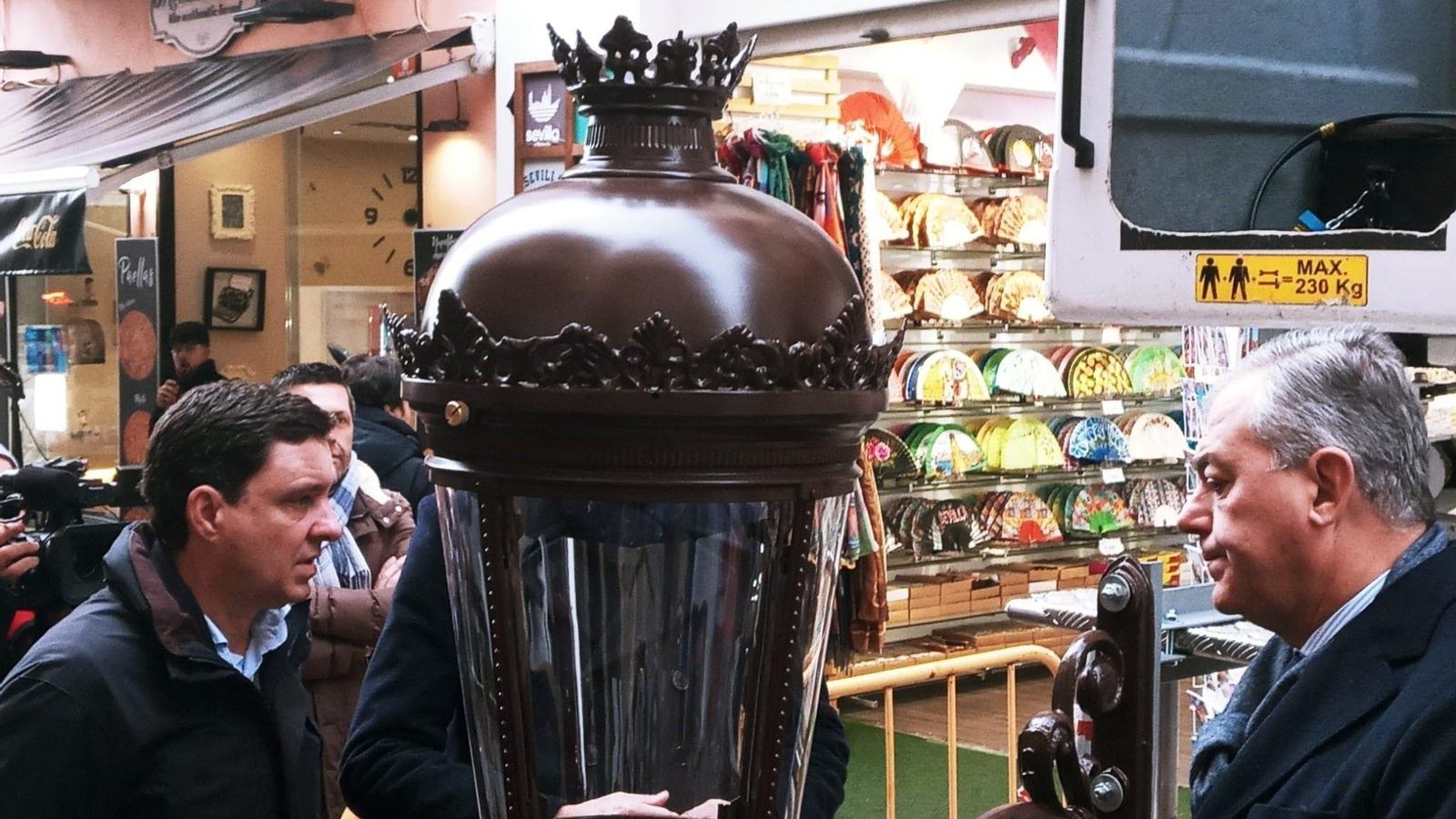 Juan de la Rosa y José Luis Sanz, en una imagen de esta semana en la calle Sierpes.