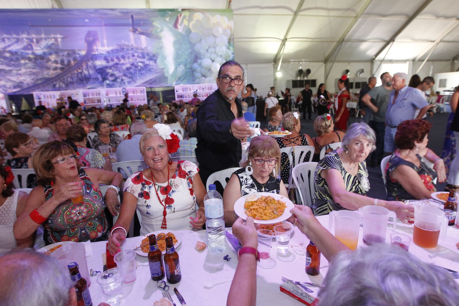 Fotogalería comida homenaje a los mayores. Feria de Almería 2019