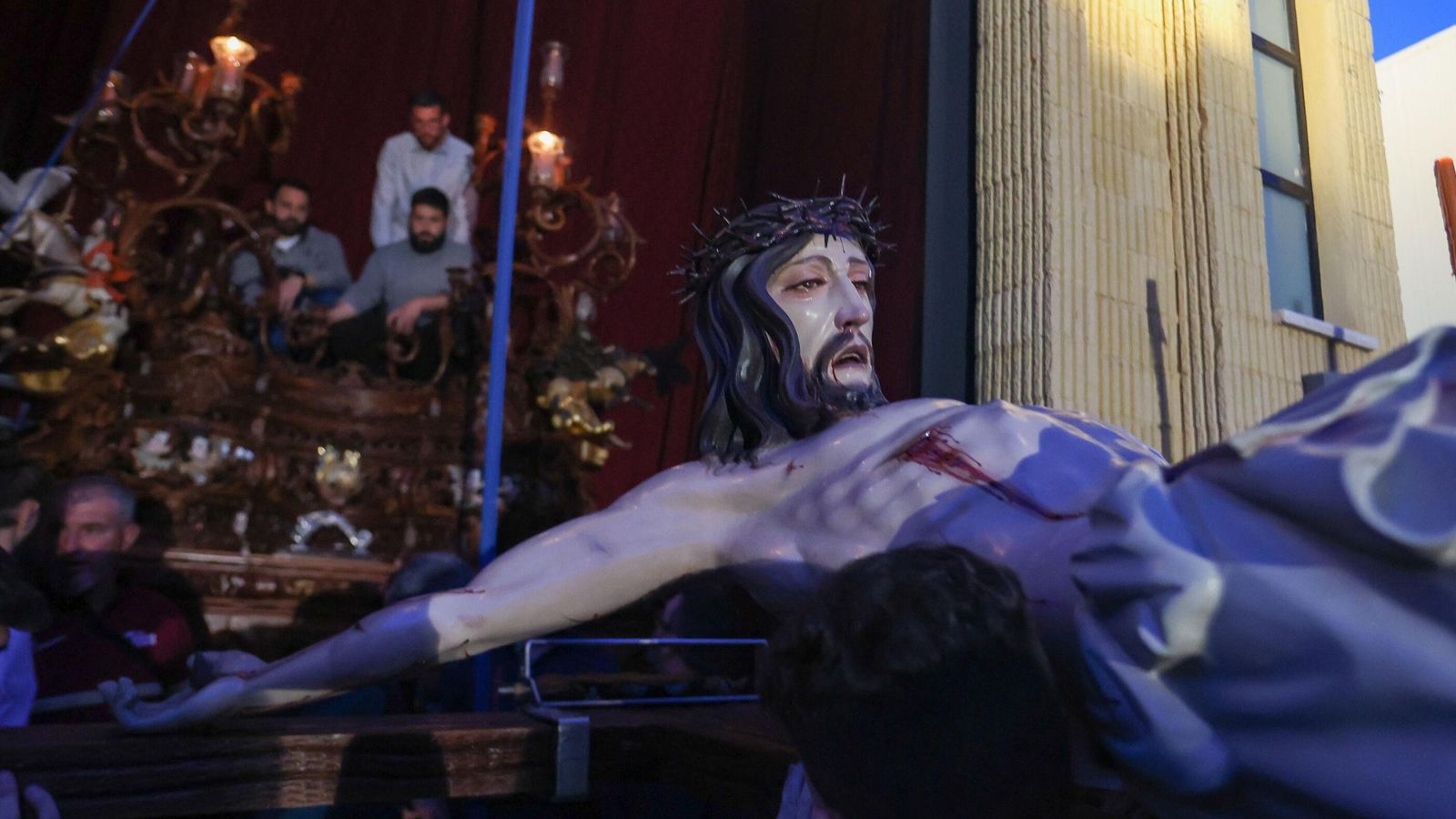 Así vivió Granada la Entronización del Santísimo Cristo de la Redención 2025
