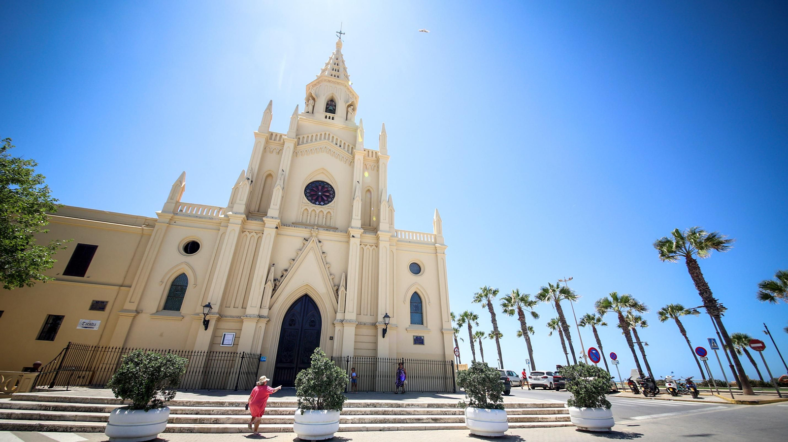 Asombrarte con la belleza del Santuario de la Virgen de Regla