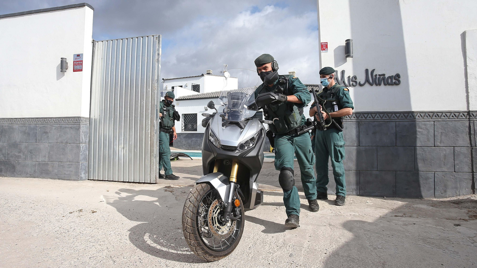 Registro de la Guardia Civil en el Zabal