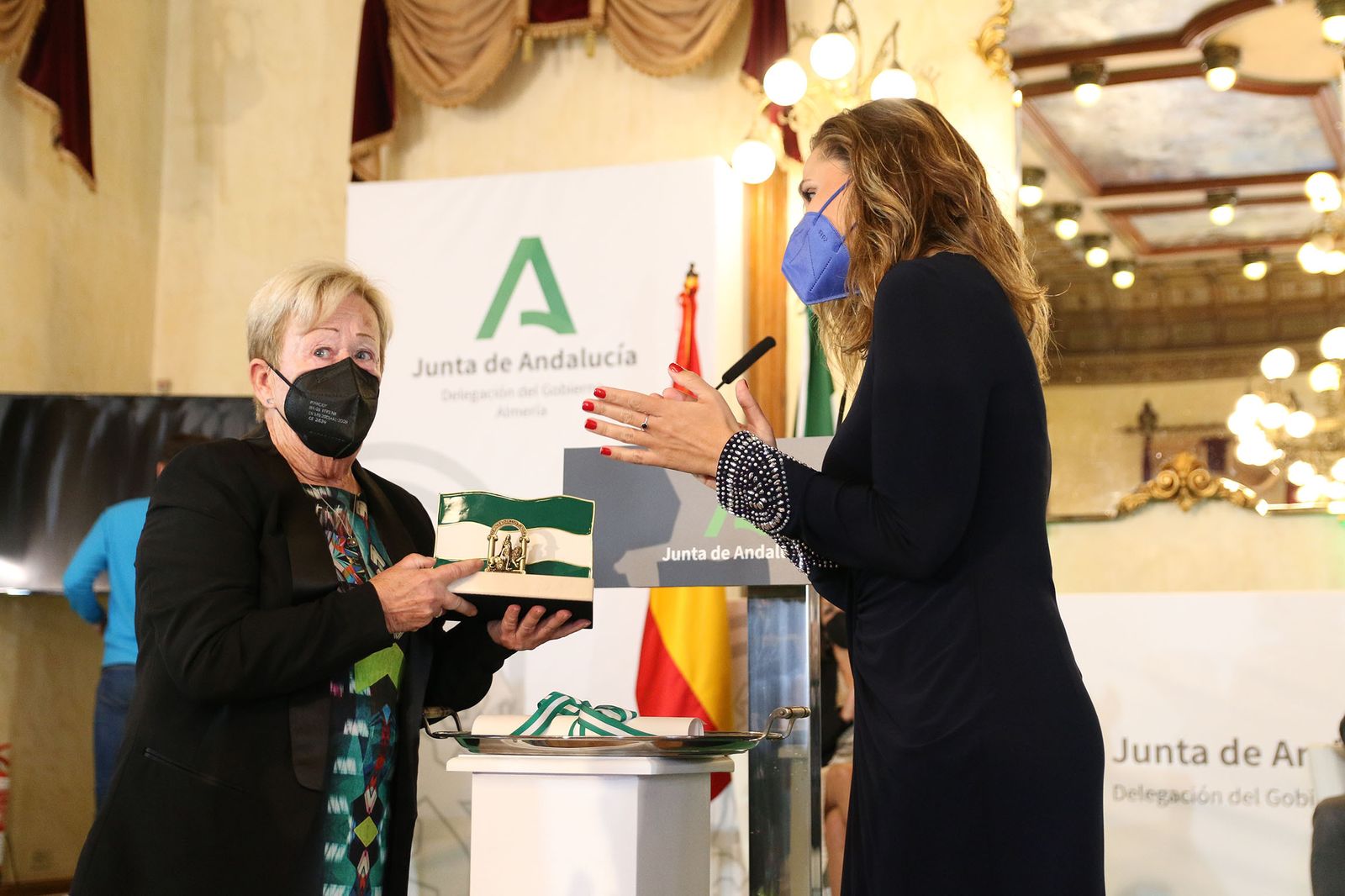 Fotogalería de la entrega de banderas por el Día de Andalucía