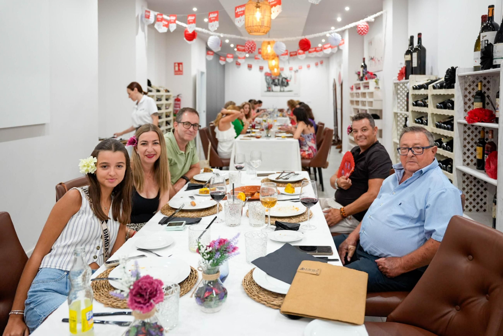 Los almerienses disfrutan del miércoles en la feria de día