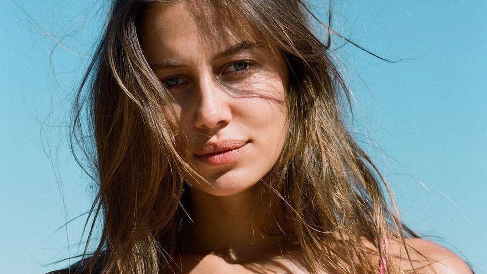 Nicole Poturalski, la nueva novia de Brad Pitt.