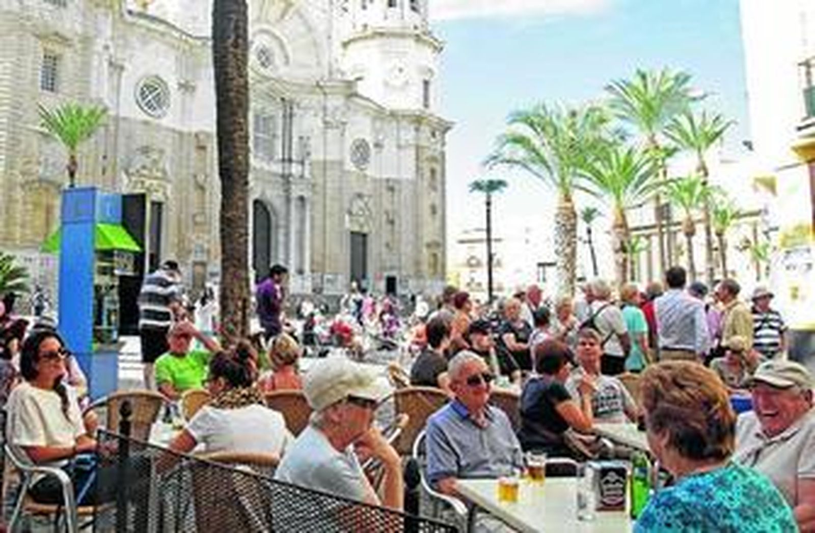 La plaza de la Catedral, epicentro de la Semana Santa con las estaciones de penitencia.