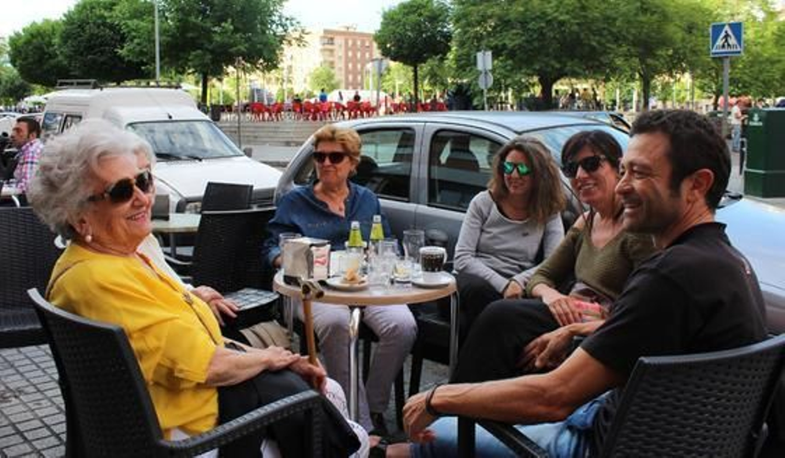 Cafetería Roldán, también en el Zoco. Una de las cadenas más señeras de la ciudad, Roldán, dispone de uno de sus establecimientos en la zona del Zoco, donde cuenta con una terraza junto a la plaza. / M. R.