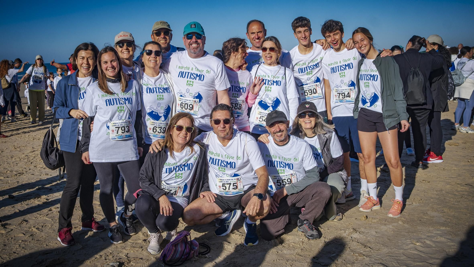 Búscate entre las imágenes de la  ‘I Marcha a favor del autismo’ en Cádiz
