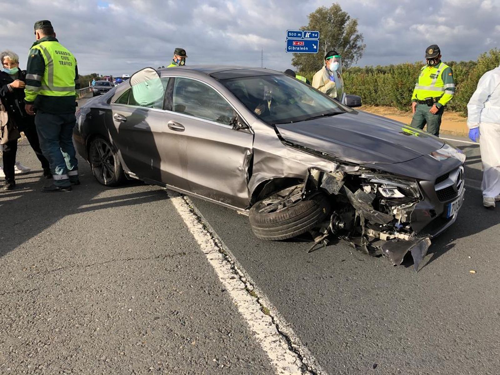 Uno de los vehículos siniestrados esta mañana en la A-49.