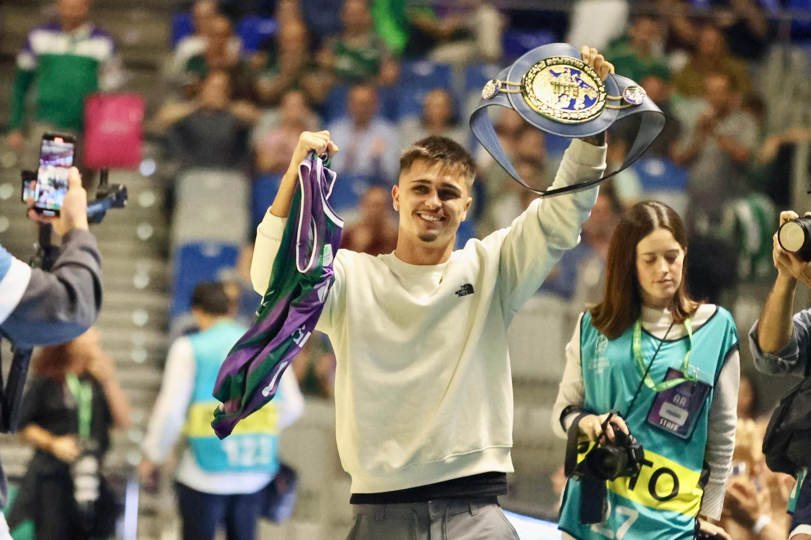 Samuel Molina, boxeador campeón de Europa, homenajeado por el Unicaja