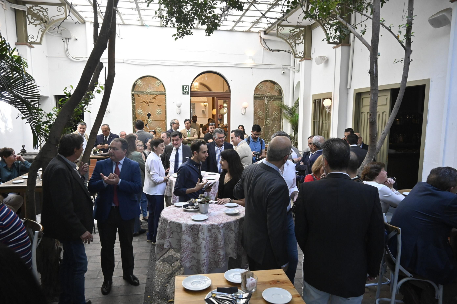 Ambiente en la presentación de la Guía de la Semana Santa de Huelva, en imágenes