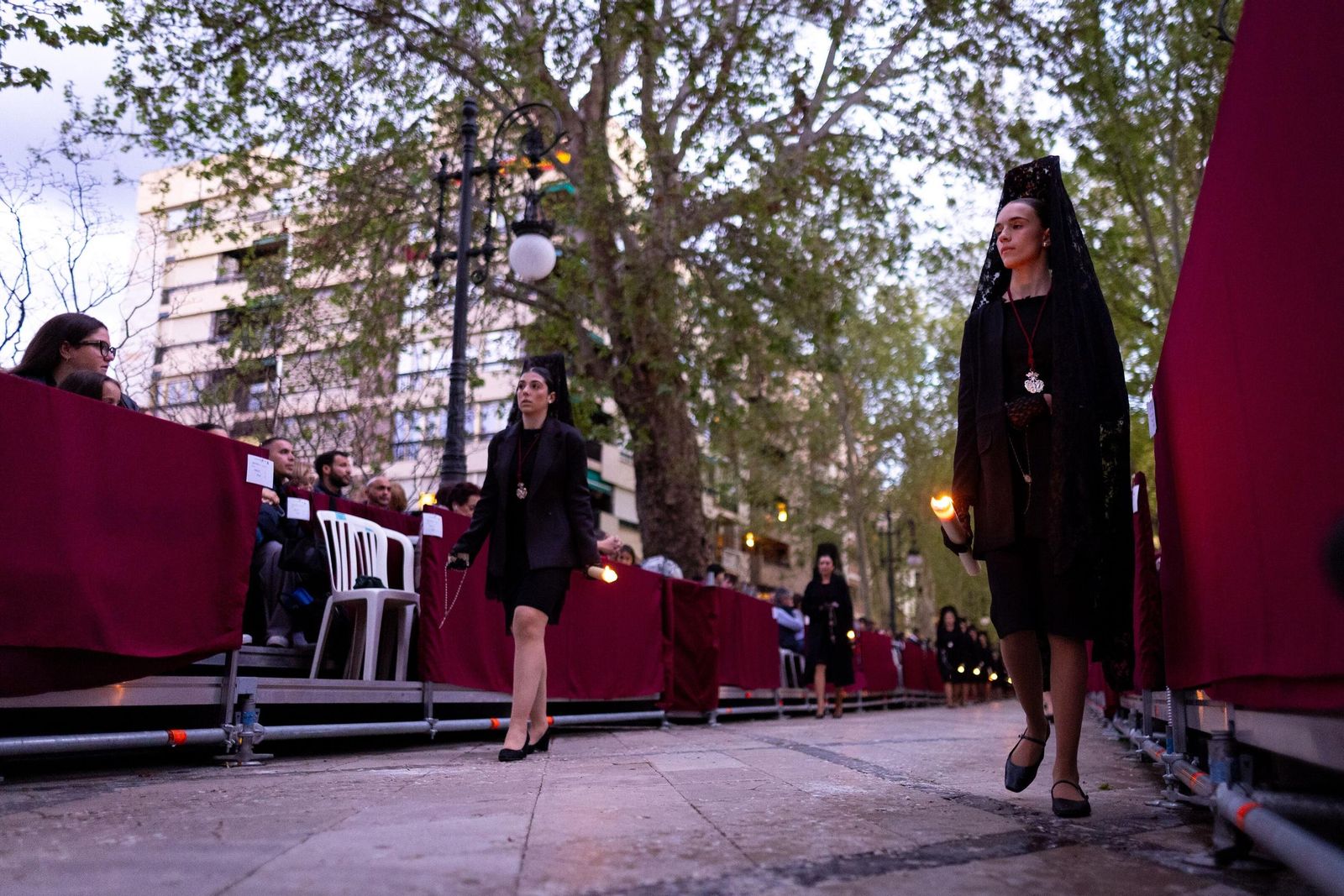 Granada estrenó la nueva carrera oficial frente a la Basílica de las Angustias