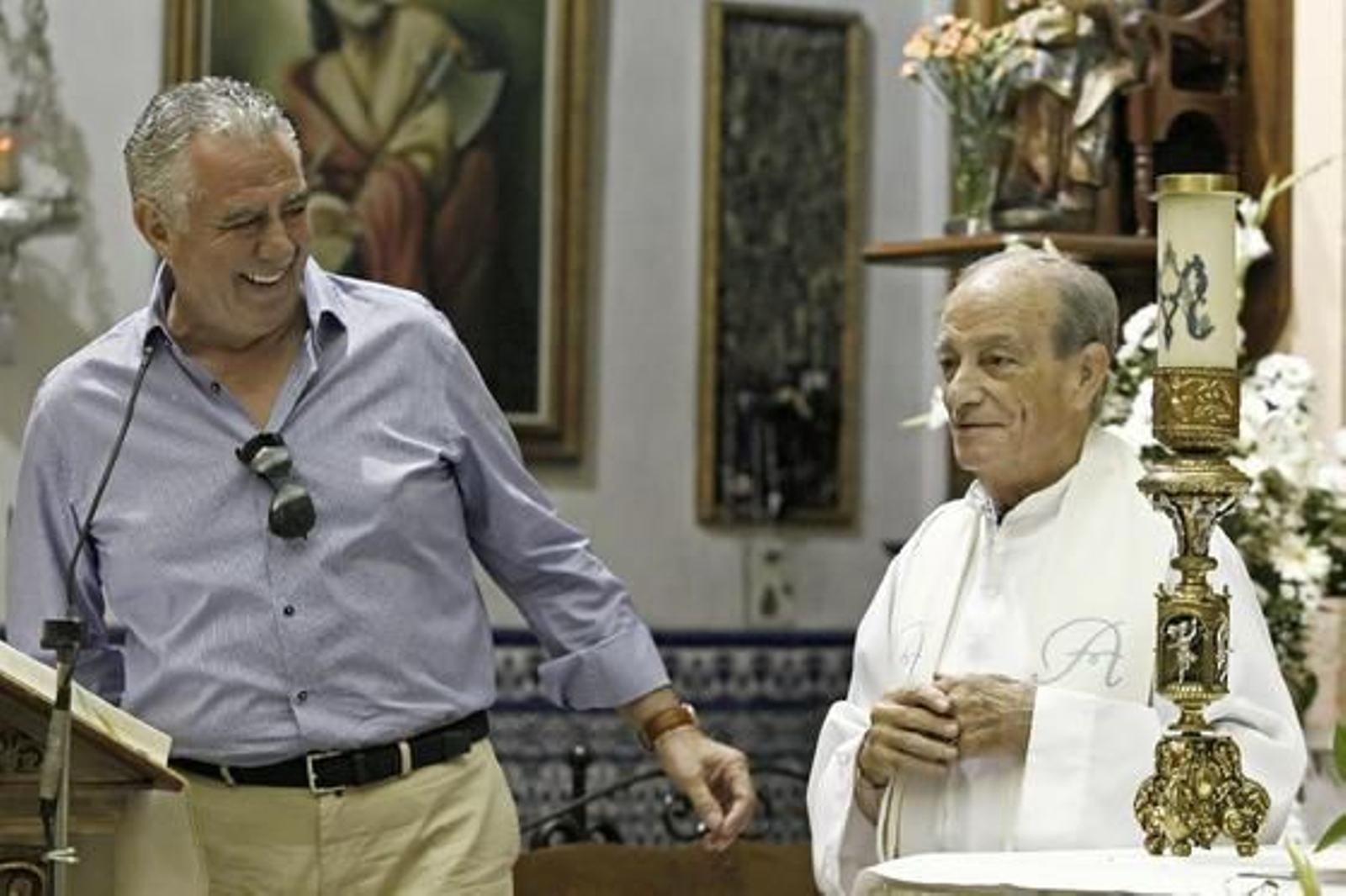 La plantilla realiza la tradicional ofrenda floral

Foto: Erasmo Fenoy