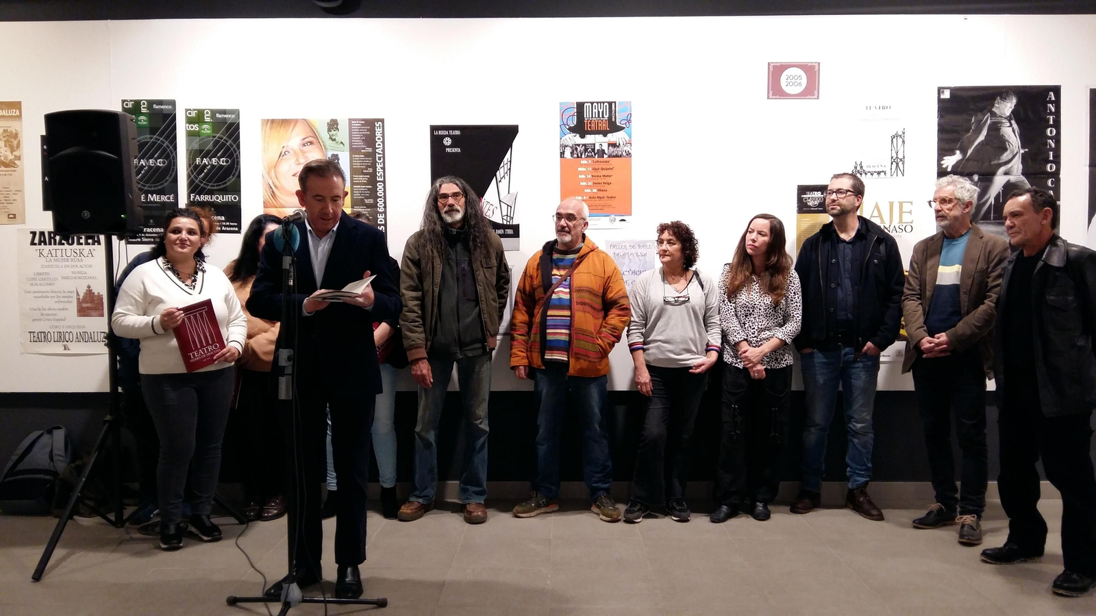 Inauguración de la exposición en el teatro Sierra de Aracena.