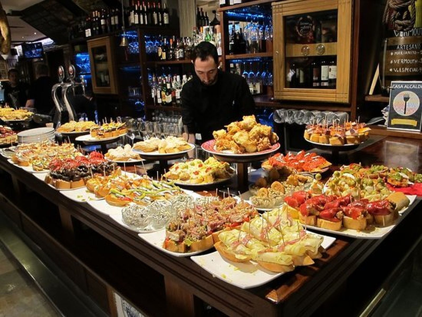 Pinchos en un bar donostiarra