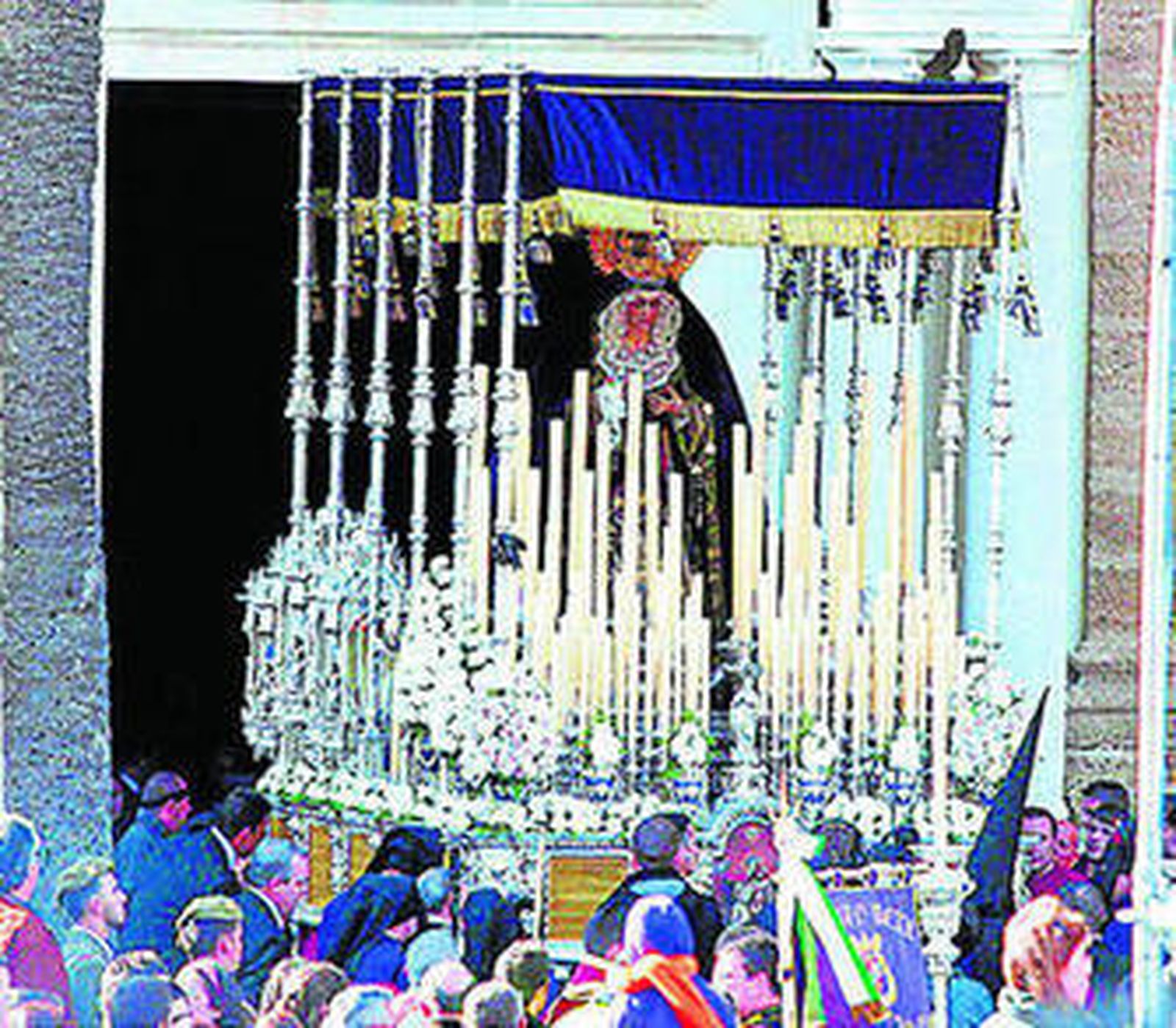 La Virgen de las Lágrimas, delante de la puerta de Santiago, que se reservará para discapacitados.
