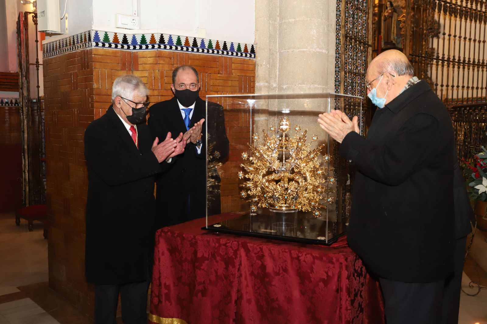 Bendecida la nueva corona de Nuestra Señora de los Ángeles