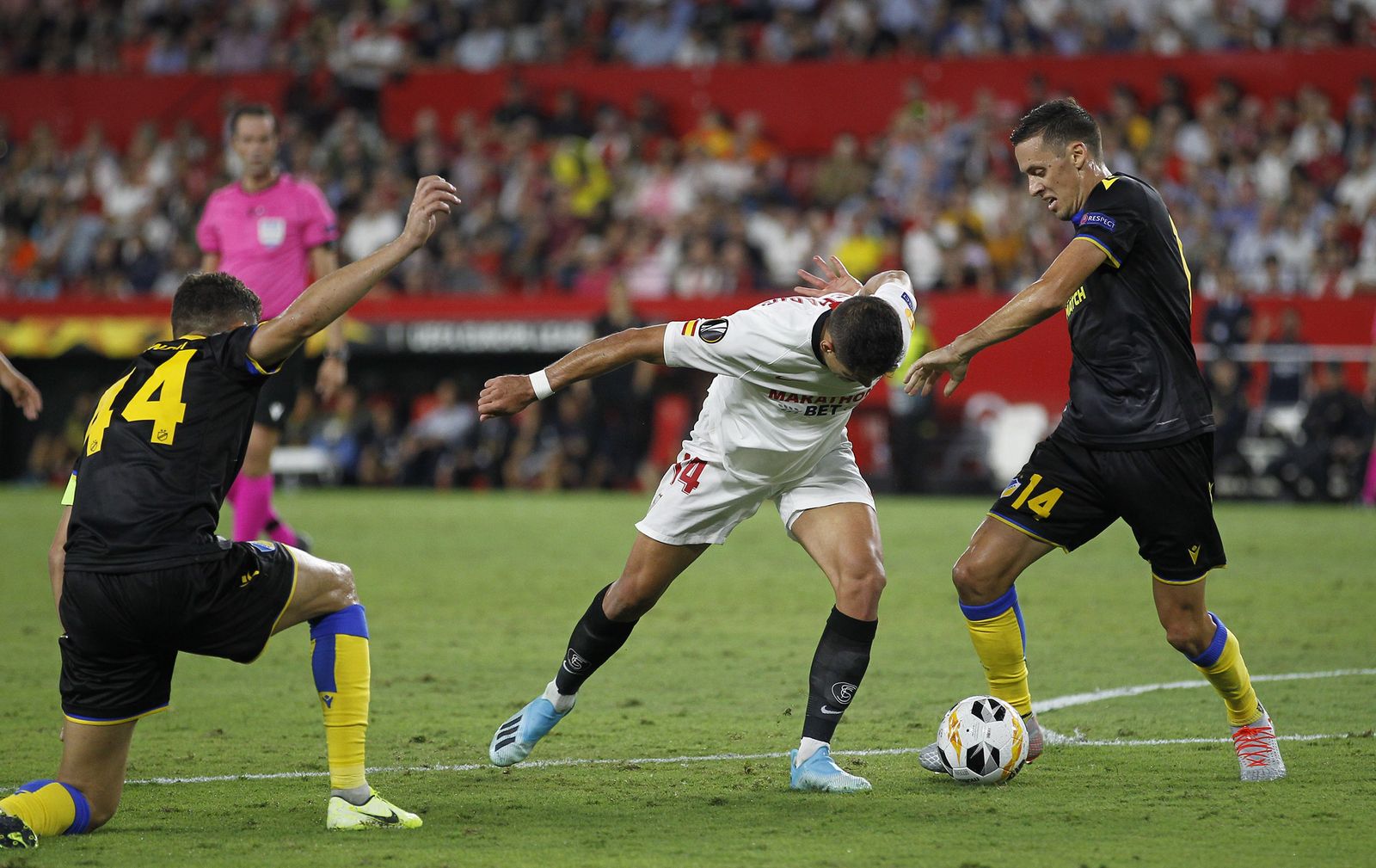 Las fotos del Sevilla-Apoel