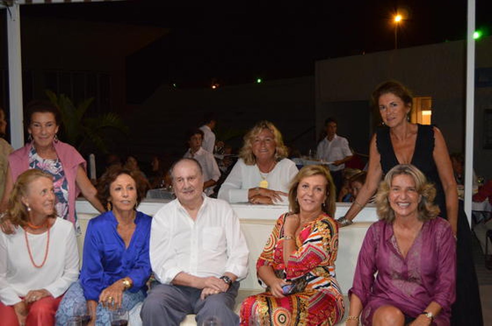 Pilu Aguirre, duque de Infantado, marquesa de Monte de Vay, Blanca Pemán, Rocío Cámara y Carmen Barbadillo.

Foto: Ignacio Casas de Ciria