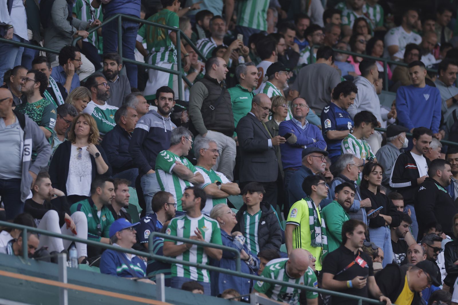 Búscate en las fotos del Betis-Manchester