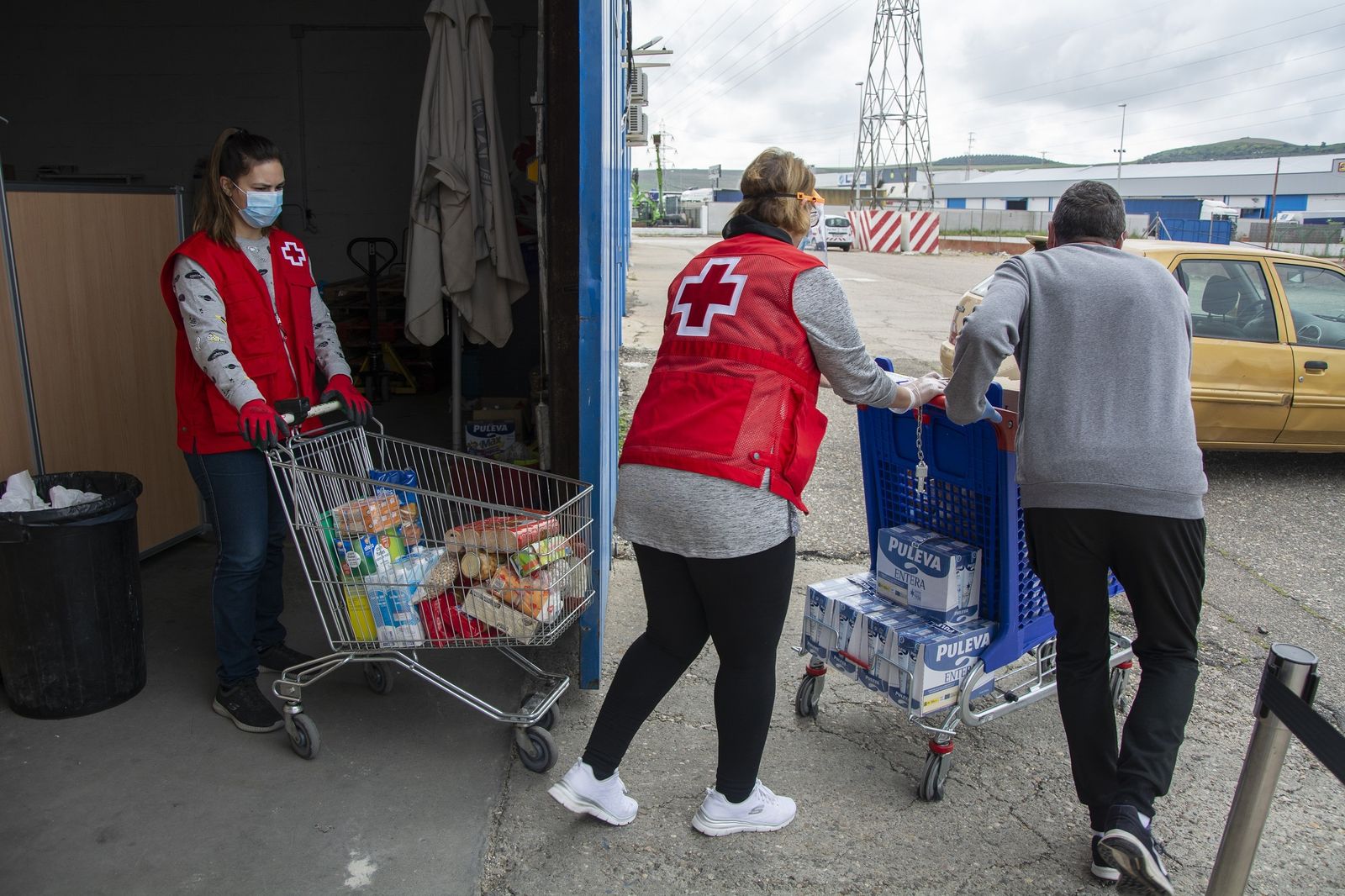 Entrega de alimentos a familias vulnerables en Córdoba.