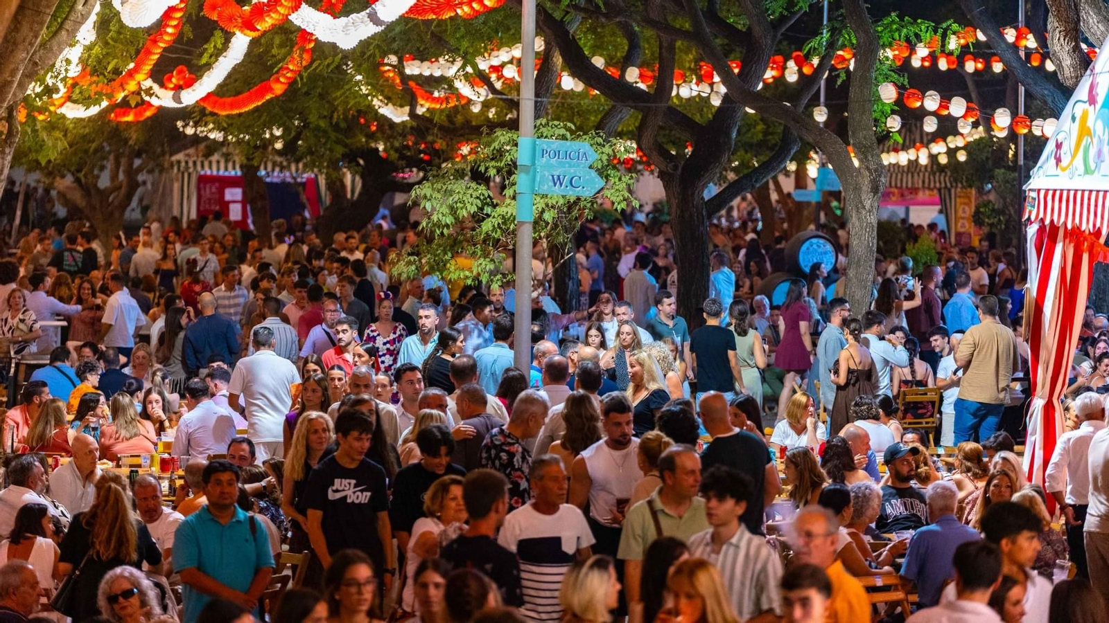 Una concurrida estampa del recinto del Parque durante la Feria del Carmen y de la Sal 2025