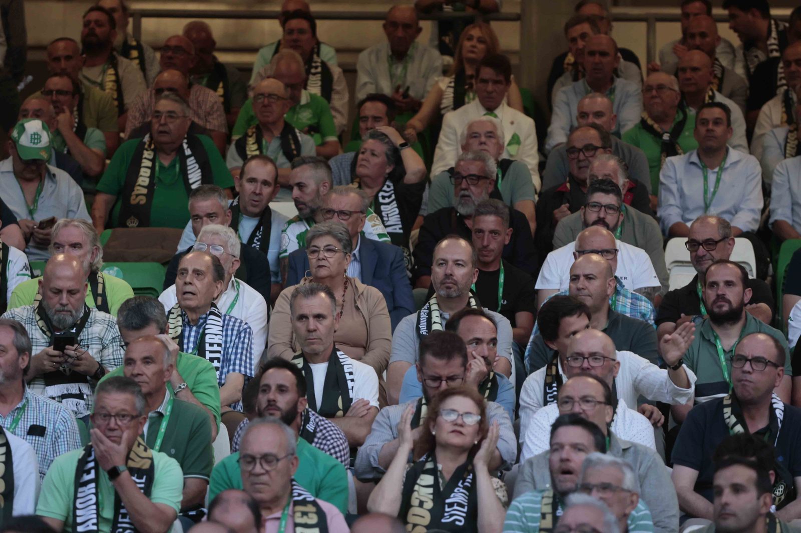 Búscate en el acto Siempre Verdiblancos