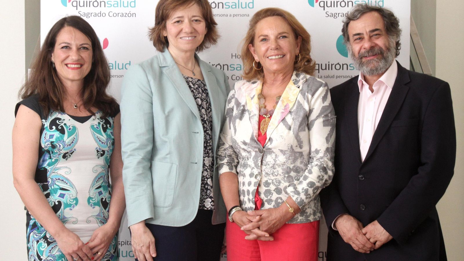 Marta Cremades, directora corporativa de Talento y Desarrollo de RRHH de Quirónsalud; doctora Carme Ares, jefa de Oncología Radioterápica del CPT; Pilar Serrano, directora Territorial Quirónsalud Andalucía; y el doctor Alejandro Mazal, director de Física Médica del CPT, en Sevilla.