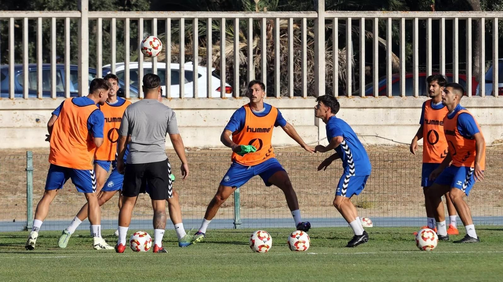 Mauro Lucero estará apartado de los terrenos de juego bastantes meses tras romperse el cruzado.