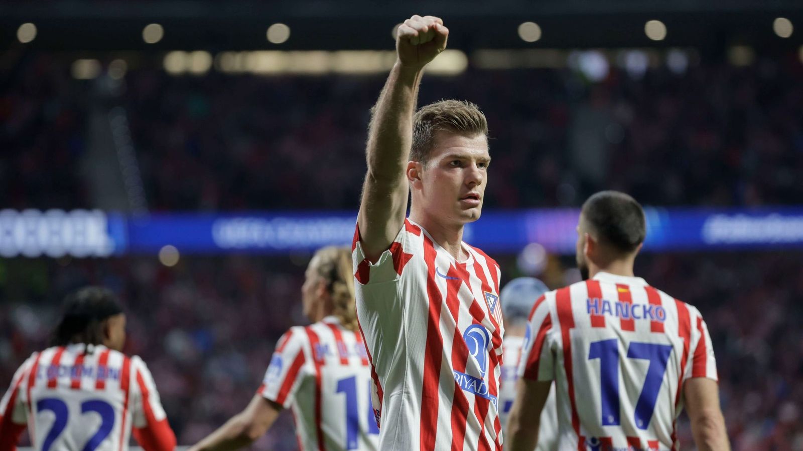 Sorloth celebra uno de sus goles al Brujas en el Metropolitano.