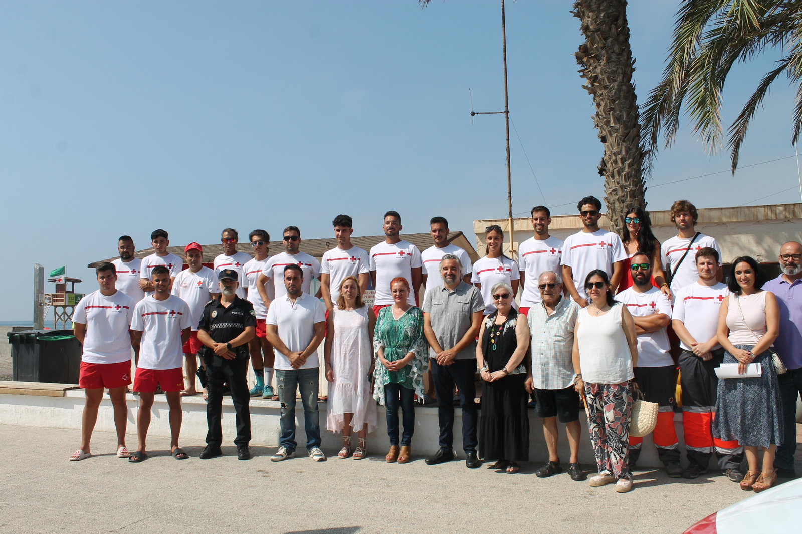 Cruz Roja se hace cargo de nuevo del servicio de socorrismo de las playas de Salobreña